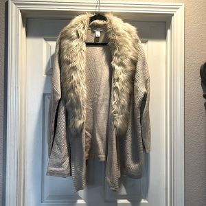 Liz Claiborne woman 1x cardigan with removable faux fur collar. Has some pulls